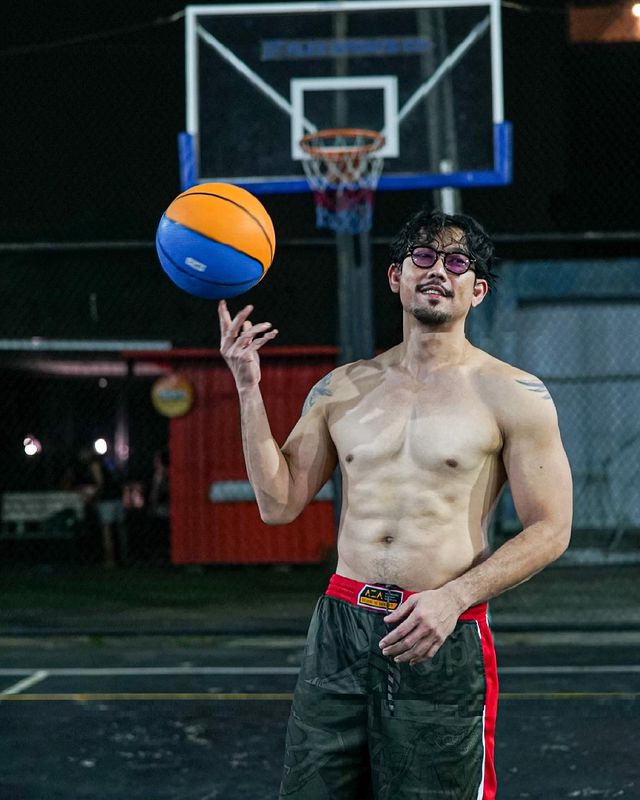 5 Pola makan Denny Sumargo ini bikin tubuh atletis, simpel tanpa diet