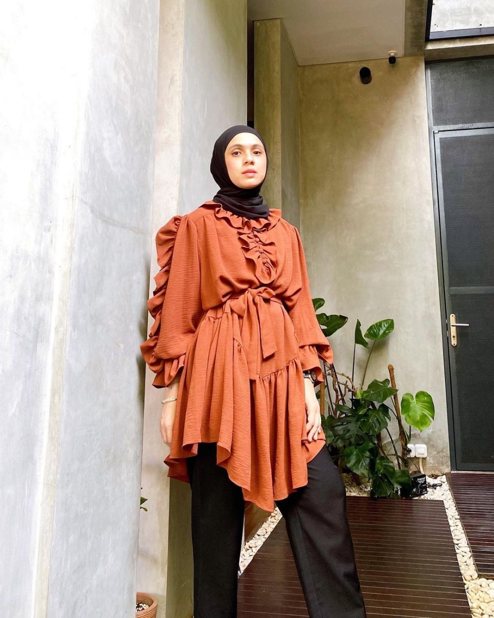 Cerita 7 seleb cantik alami kejadian mistis, Lia Waode lihat pocong
