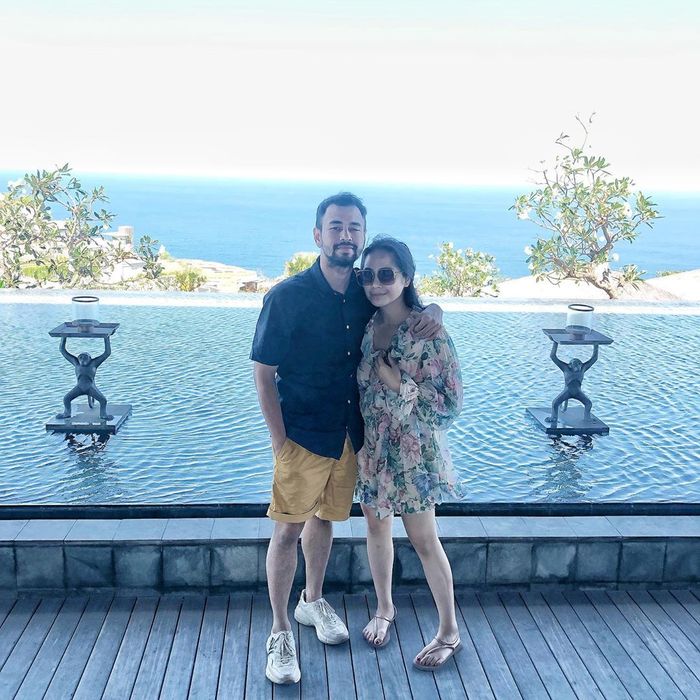 9 Padu padan outfit Nagita Slavina saat ke pantai, bisa jadi inspirasi