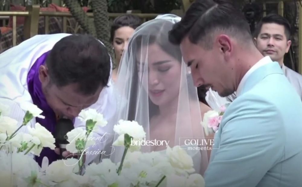 Penuh haru, 11 momen pemberkatan Jessica Iskandar dan Vincent Verhaag