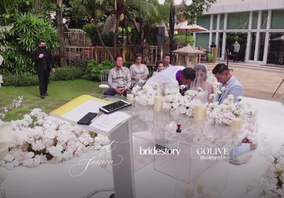 Penuh haru, 11 momen pemberkatan Jessica Iskandar dan Vincent Verhaag
