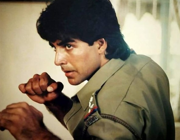 Aktor laga top Bollywood 90-an, ini 9 potret masa muda Akshay Kumar