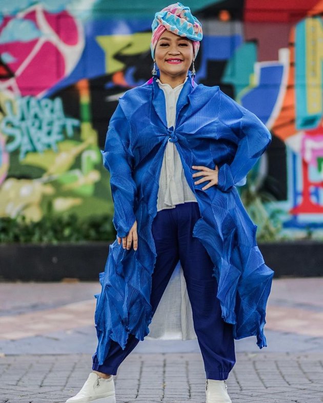 11 Potret terbaru Tike Priatnakusumah, turun berat badan 25 kg lebih