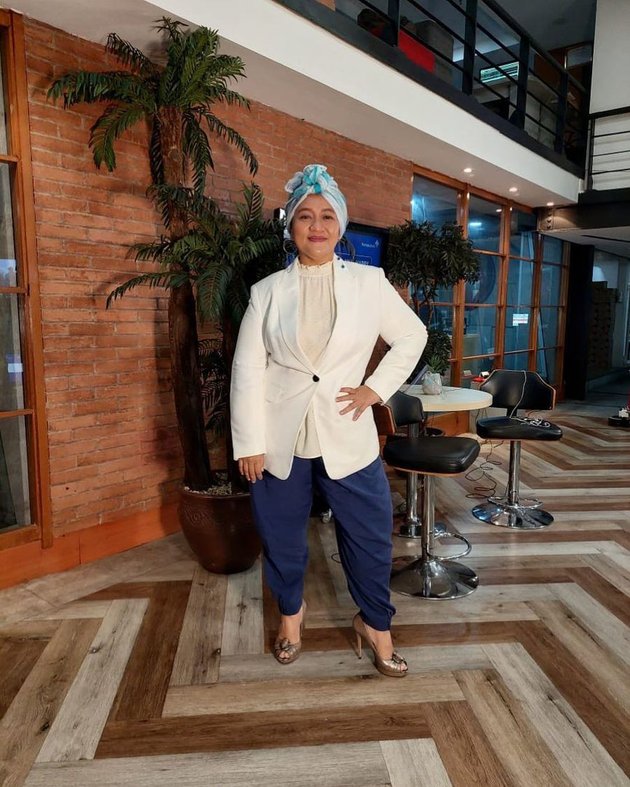 11 Potret terbaru Tike Priatnakusumah, turun berat badan 25 kg lebih