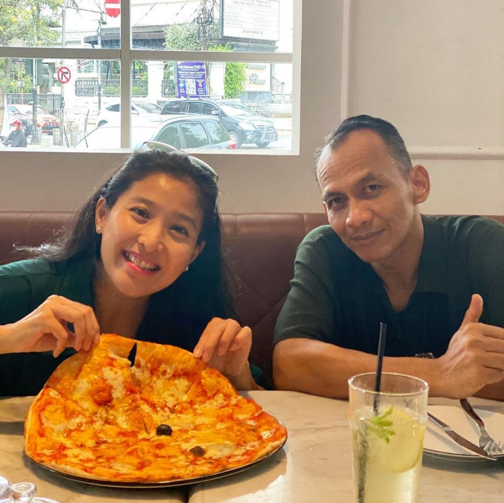 5 Potret Olivia Zalianty & suami usai nikah, kompak outfit senada