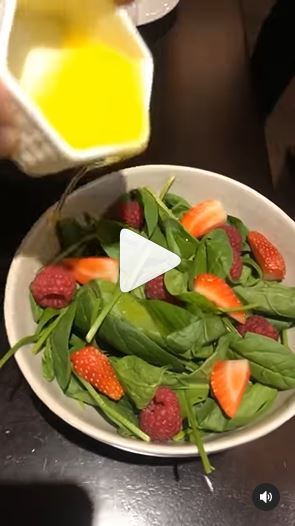 5 Makanan dan minuman ini bikin Ayu Azhari bugar di usia 51 tahun
