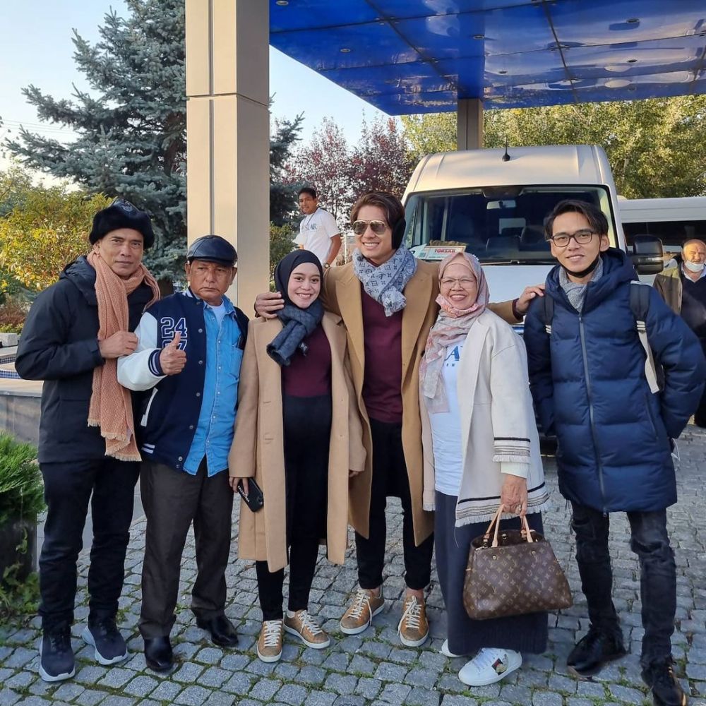 9 Potret babymoon Lesty & Rizky Billar di Turki, boyong keluarga