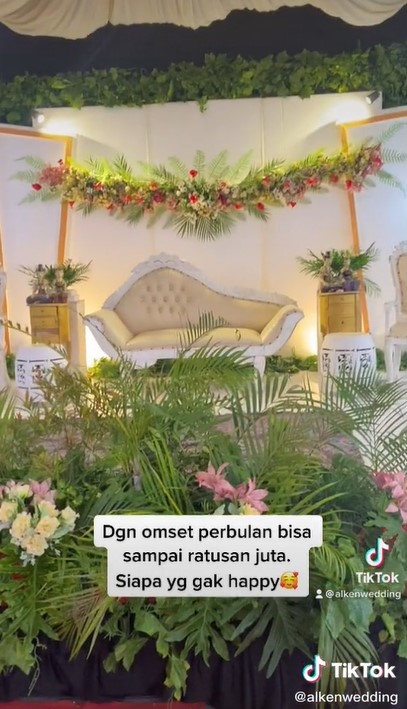 Kisah mantan guru honorer gaji Rp 250 ribu sebulan, kini MUA sukses