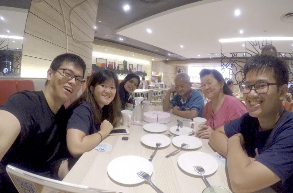 Kisah haru keluarga galang dana untuk ART yang sakit aneurisma otak