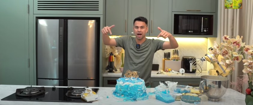 Kue ultah buatan 5 seleb untuk anak, bikinan Nicky Tirta unik abis