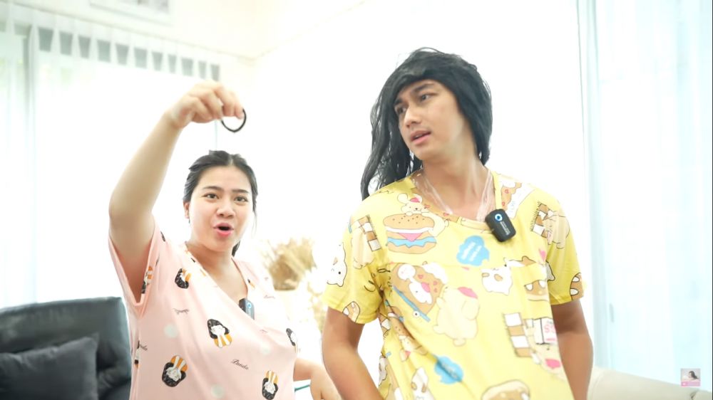 11 Momen Felicya Angelista prank Caesar Hito peragakan hamil, kocak