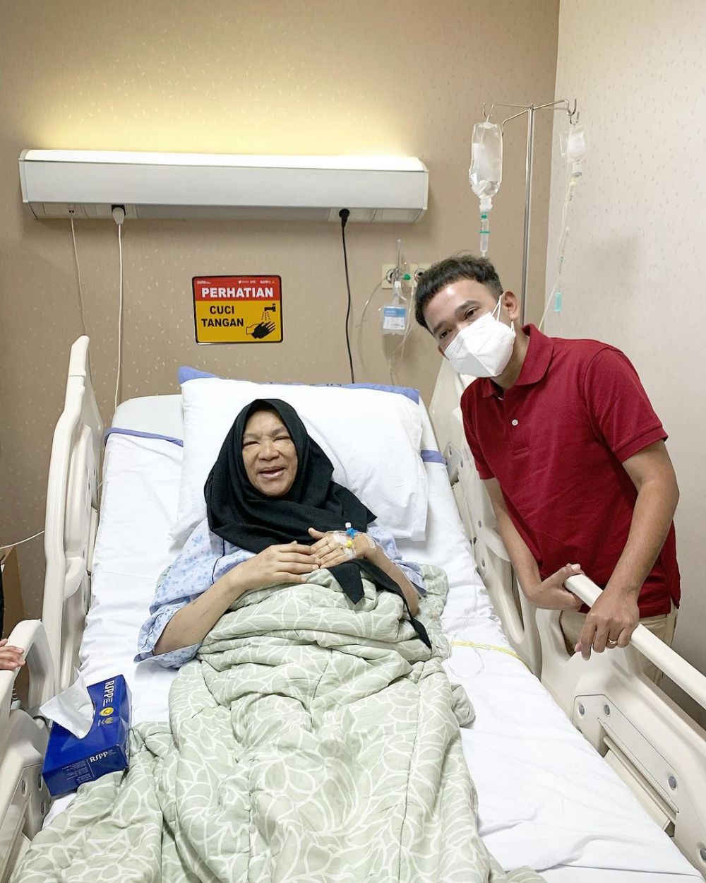 Dijenguk Ruben Onsu di rumah sakit, kondisi Dorce jadi sorotan