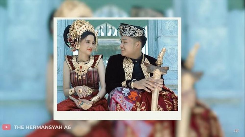Bagai prewedding, ini 9 gaya pemotretan Azriel dan Sarah Menzel