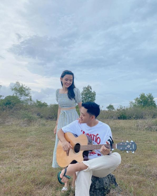 Bagai prewedding, ini 9 gaya pemotretan Azriel dan Sarah Menzel