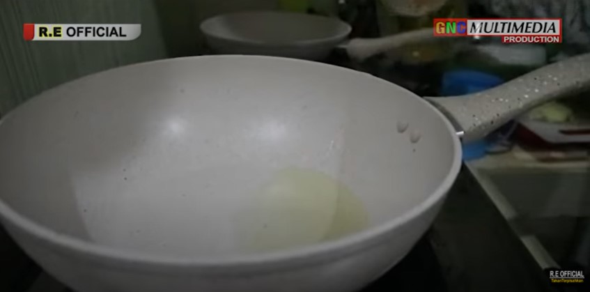 7 Potret dapur Ega D'Academy, simpel manfaatkan ruang bawah tangga