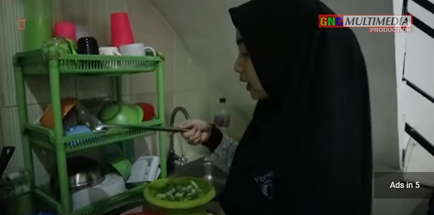 7 Potret dapur Ega D'Academy, simpel manfaatkan ruang bawah tangga