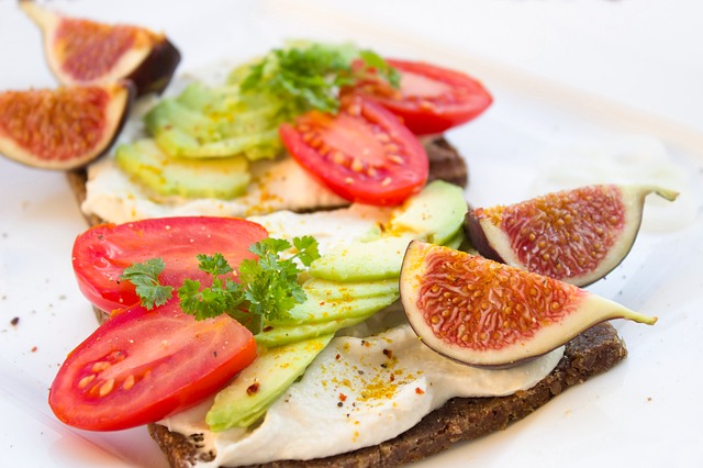 Bobot turun 30 kg, begini 9 pola makan Tike Priatnakusumah saat diet