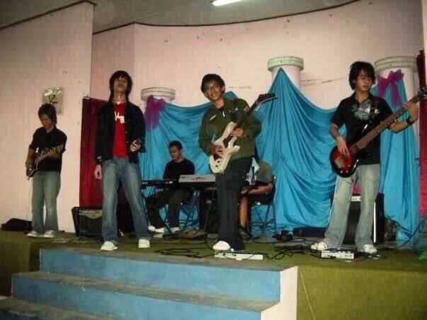 9 Potret lawas personel D'Masiv, gaya manggung Rian khas banget