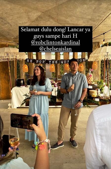9 Momen Chelsea Islan dilamar Rob Clinton Kardinal, sweet abis