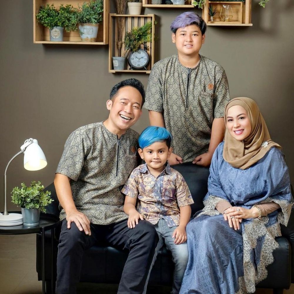 7 Potret kebersamaan host Dahsyat bareng keluarga, Raffi Ahmad kompak