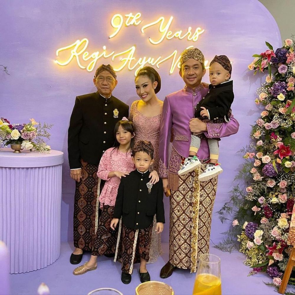 7 Potret kebersamaan host Dahsyat bareng keluarga, Raffi Ahmad kompak