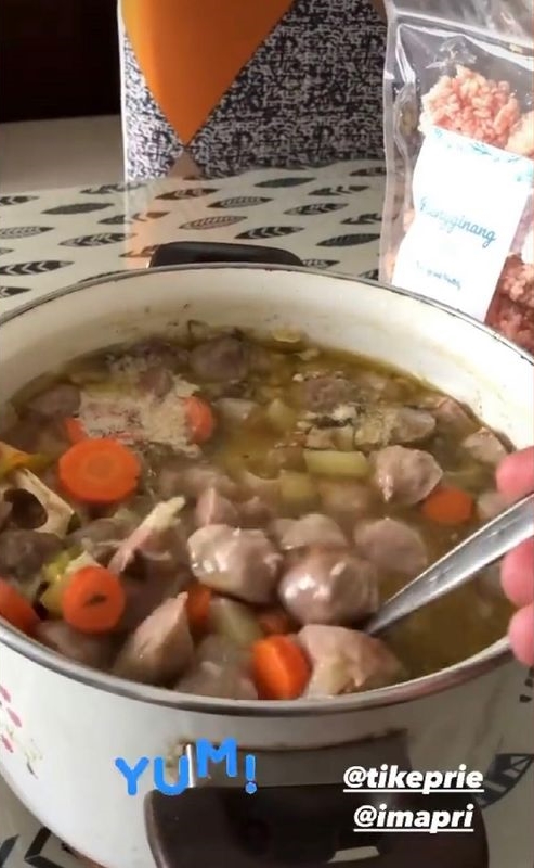 5 Menu makanan rumahan Tike Priatnakusumah, diet tetap makan enak