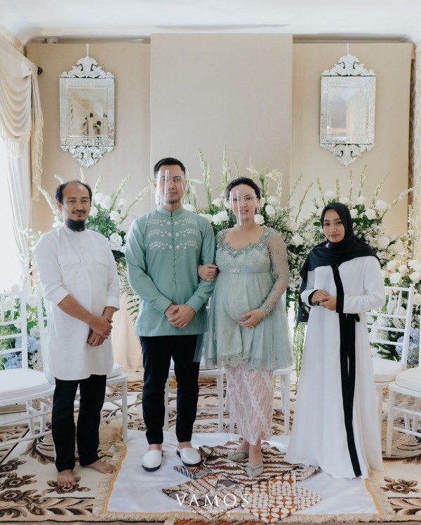Potret dekorasi tasyakuran kehamilan 5 penyanyi, Siti Badriah elegan
