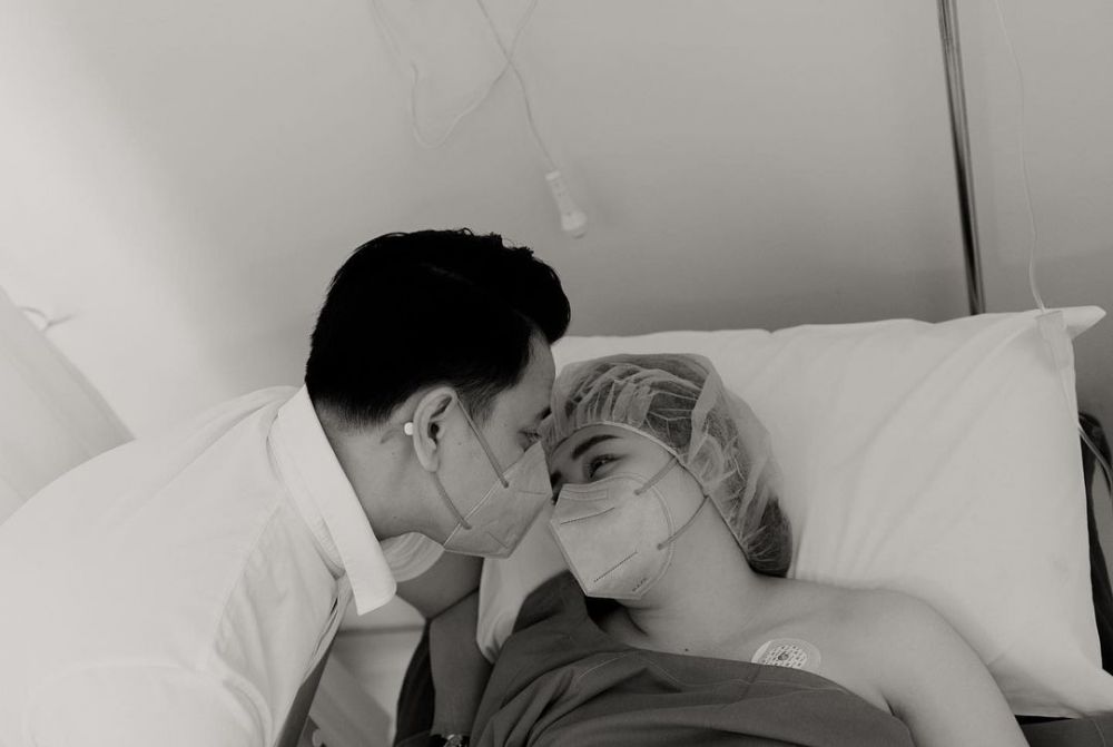 11 Momen haru Patricia Devina & Billy Davidson dikaruniai anak pertama