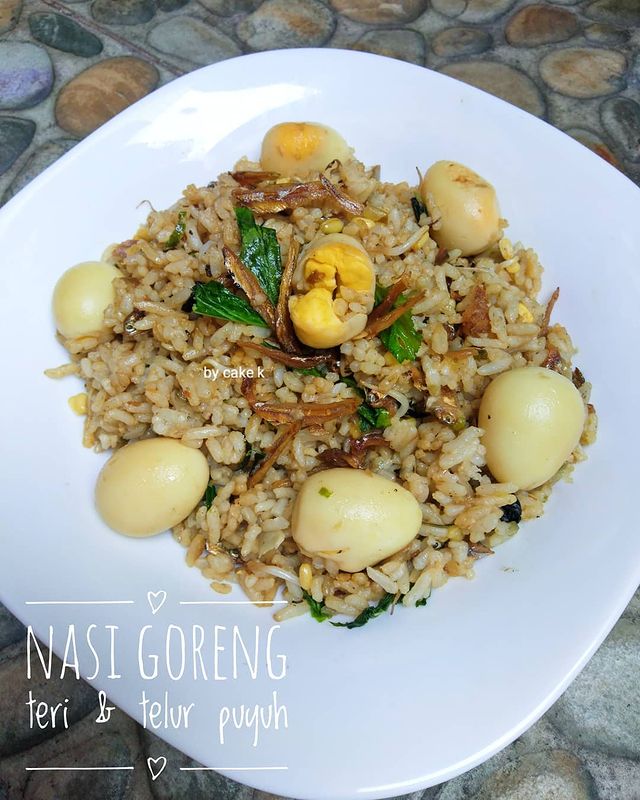 11 Resep kreasi nasi goreng teri, gurih dan bikin nagih