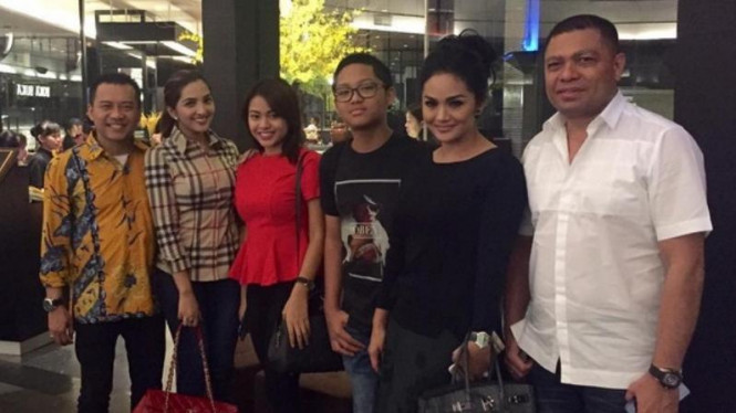 7 Potret kebersamaan keluarga Anang dan Krisdayanti dari masa ke masa