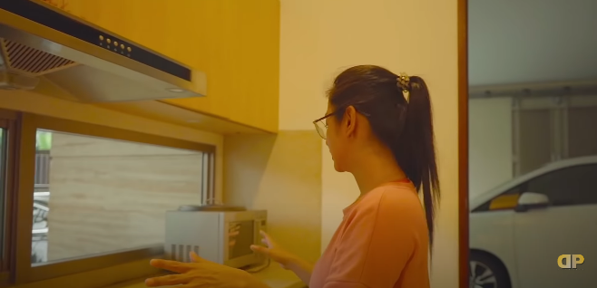 9 Potret dapur Dewi Perssik di rumah baru, luas dan elegan