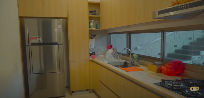 9 Potret dapur Dewi Perssik di rumah baru, luas dan elegan