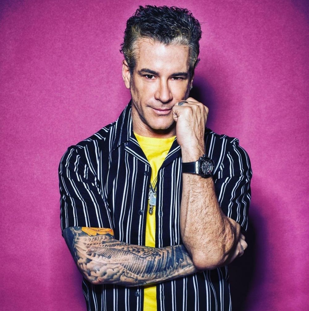 9 Potret terbaru Fernando Jose pasangan Thalia di Rosalinda, awet muda