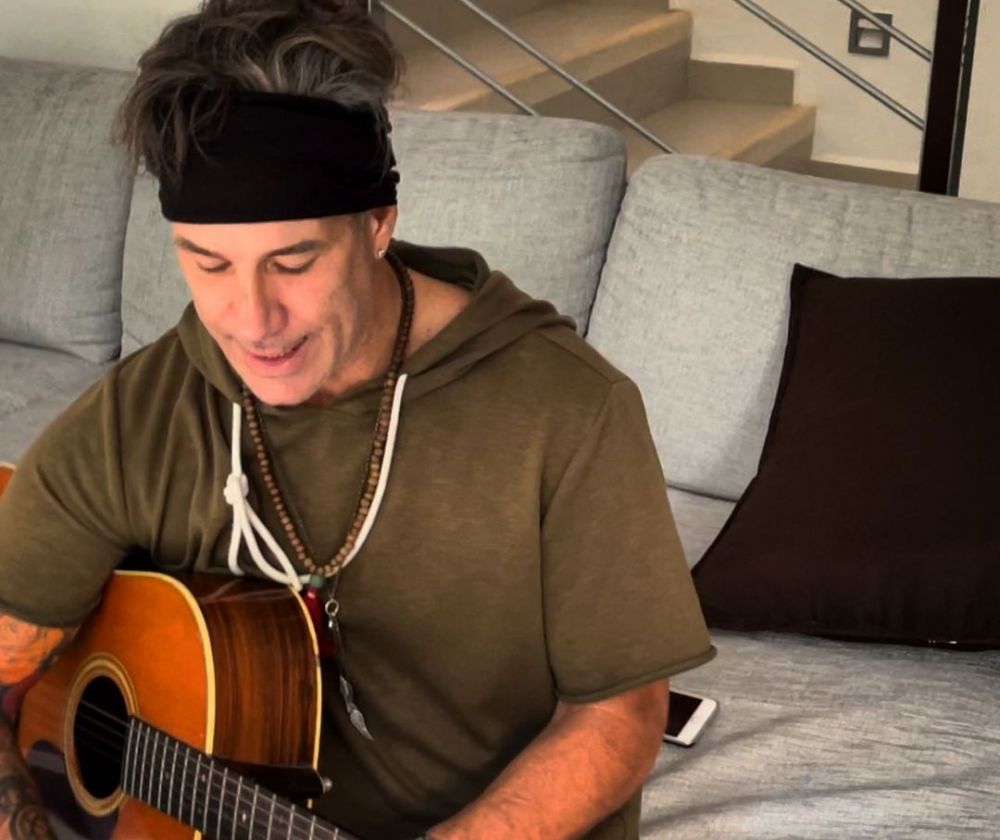 9 Potret terbaru Fernando Jose pasangan Thalia di Rosalinda, awet muda