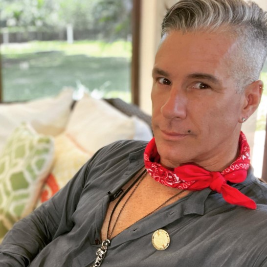 9 Potret terbaru Fernando Jose pasangan Thalia di Rosalinda, awet muda