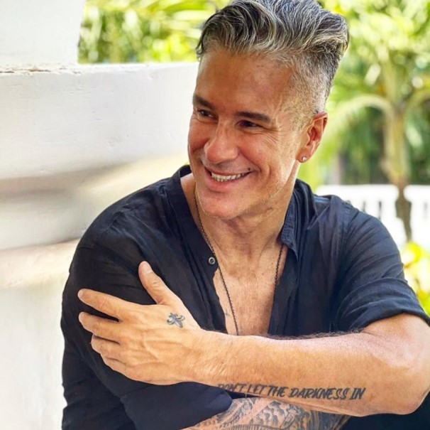 9 Potret terbaru Fernando Jose pasangan Thalia di Rosalinda, awet muda