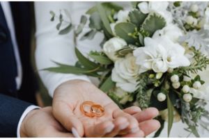 Aksi pengantin pakai balon untuk gantikan bridesmaid, unik plus hemat