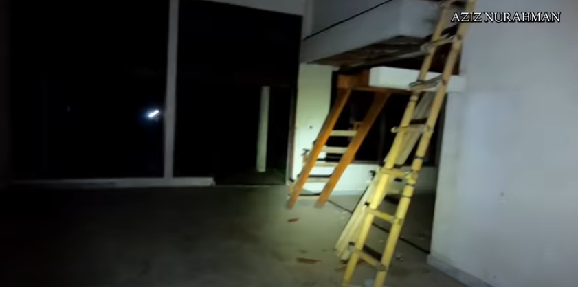 Rumah 2 lantai milik artis dibiarkan kosong 15 tahun, ini 11 potretnya