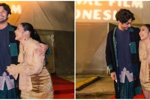 Prilly Latuconsina unggah foto mesra dicium Reza Rahadian, fans baper