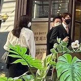 Yoo Yeon-seok kondangan bareng Shin Hyun-bin, fans senyum-senyum