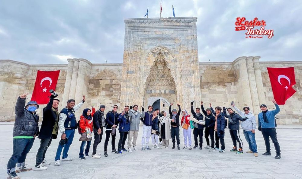 Momen 5 pedangdut saat babymoon, Lesty Kejora boyong keluarga dan fans