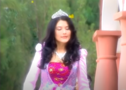 7 Potret Tamara Bleszynski main sinetron jadul, cantiknya tak berubah