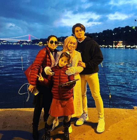 7 Momen Lesty & Rizky Billar bertemu Siti KDI di Turki, joget bareng