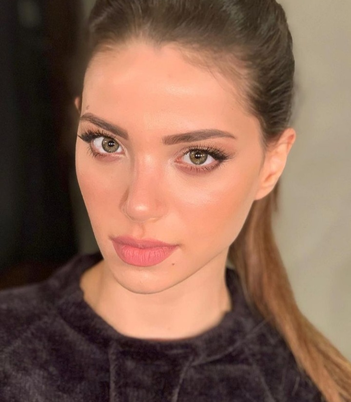 9 Potret terbaru Leyla Tanlar, pemeran Canzu di drama Turki Paramparca
