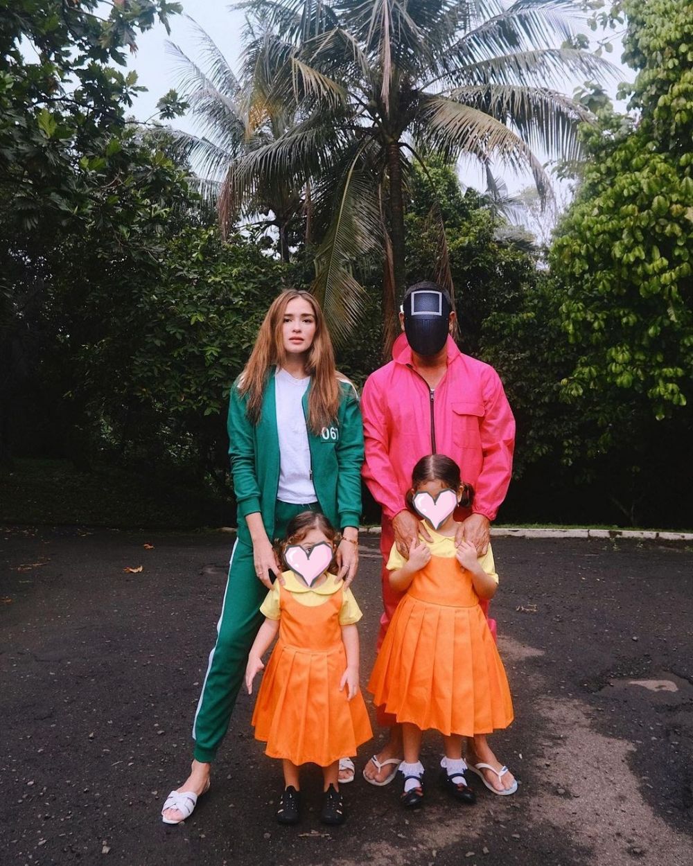 11 Potret seleb rayakan Halloween, Yasmine Wildblood tiru Squid Game