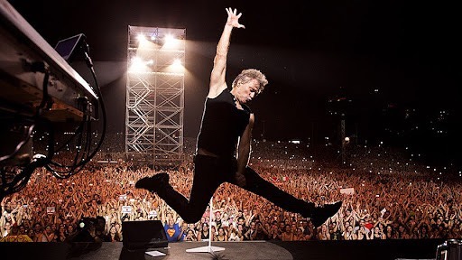 Jon Bon Jovi dinyatakan positif Covid-19, diumumkan di hari H manggung