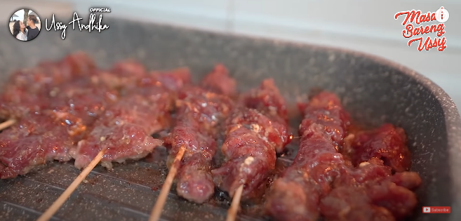 5 Trik ala Ussy Sulistiawaty bikin sate daging super empuk