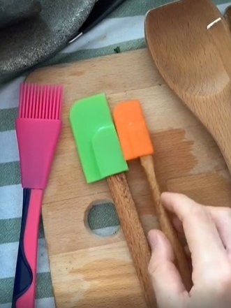 7 Alat dapur Sarah Diorita istri Eross Candra, bikin masak kian mudah