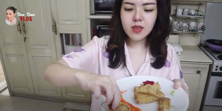 Simpel dan kekinian, ini 7 kreasi masakan rumahan ala Tina Toon