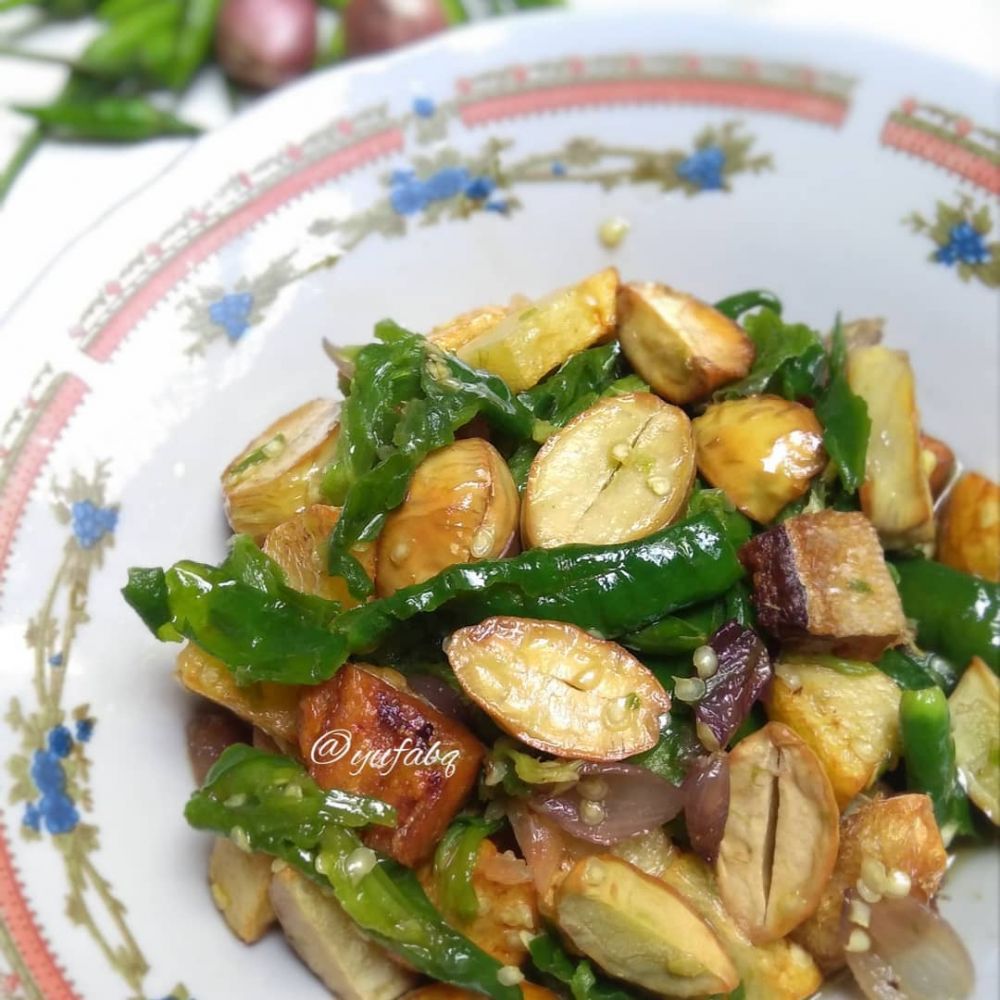 11 Resep kreasi jengkol cabai hijau, lezat, antibau, dan bikin nagih